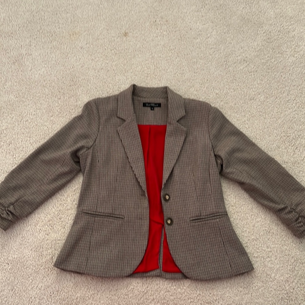 Fitted brown plaid blazer